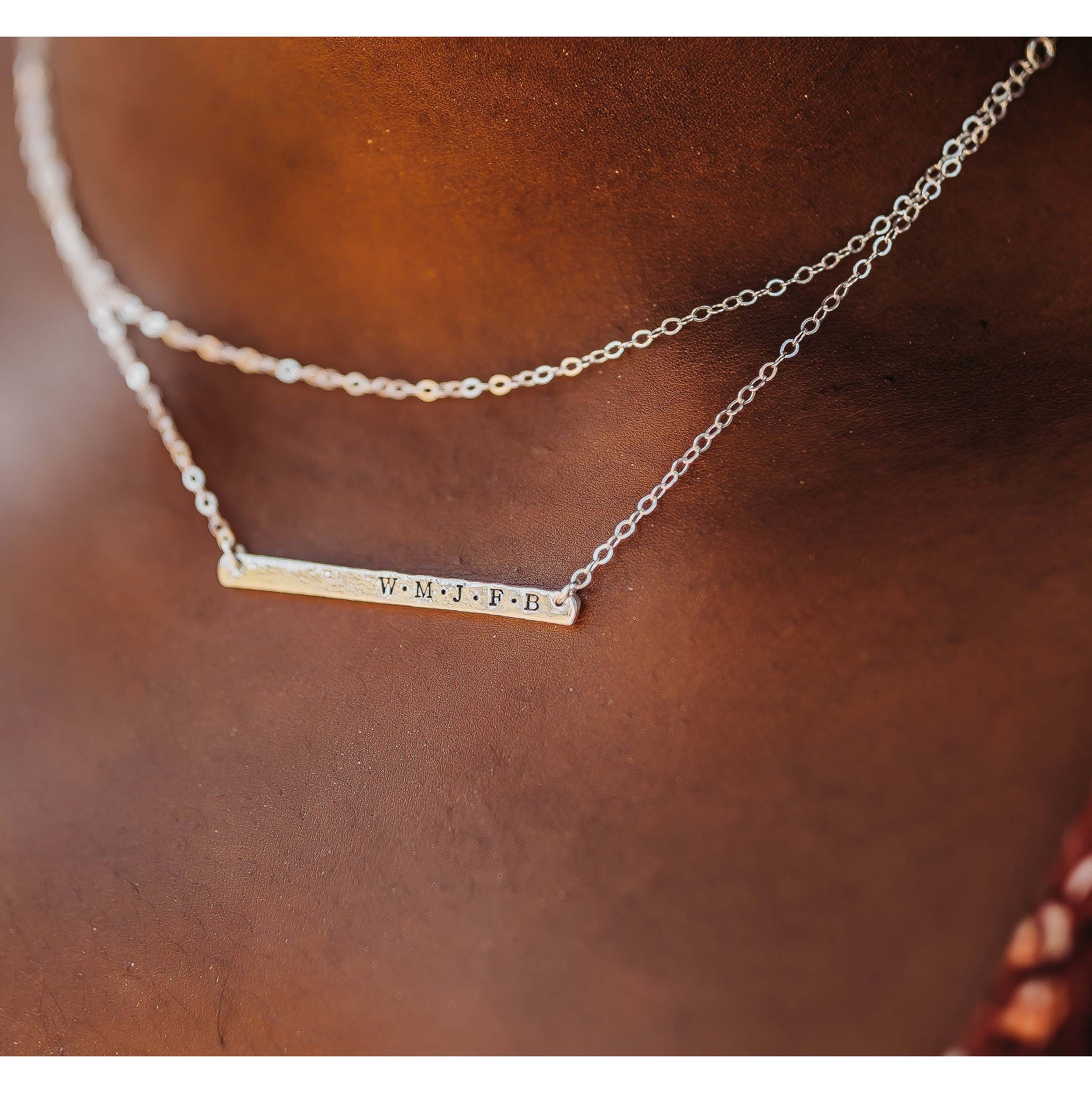 Bar necklace shop